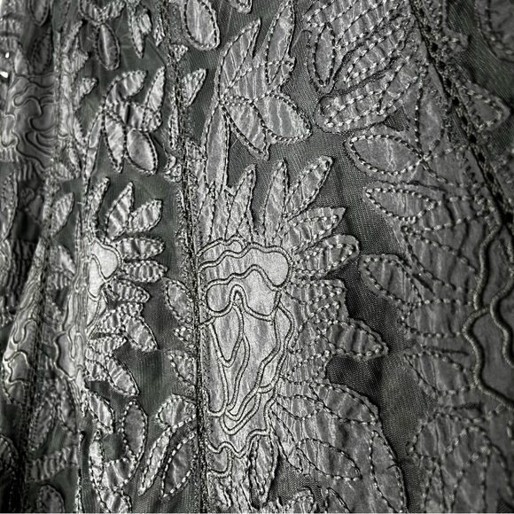 Peter Nygard Black Lace Overlay Embroidered Applique Satin Skirt Size 10 EUC - Picture 4 of 14